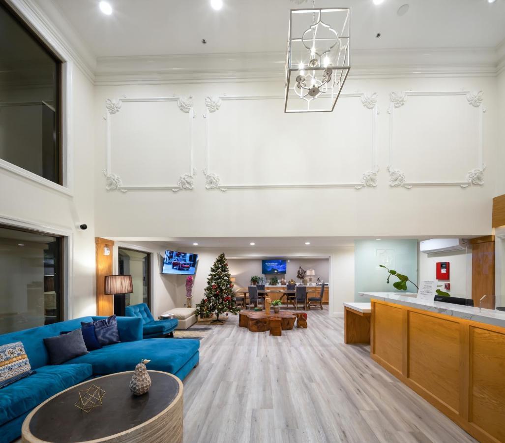 Huntington Hotel *