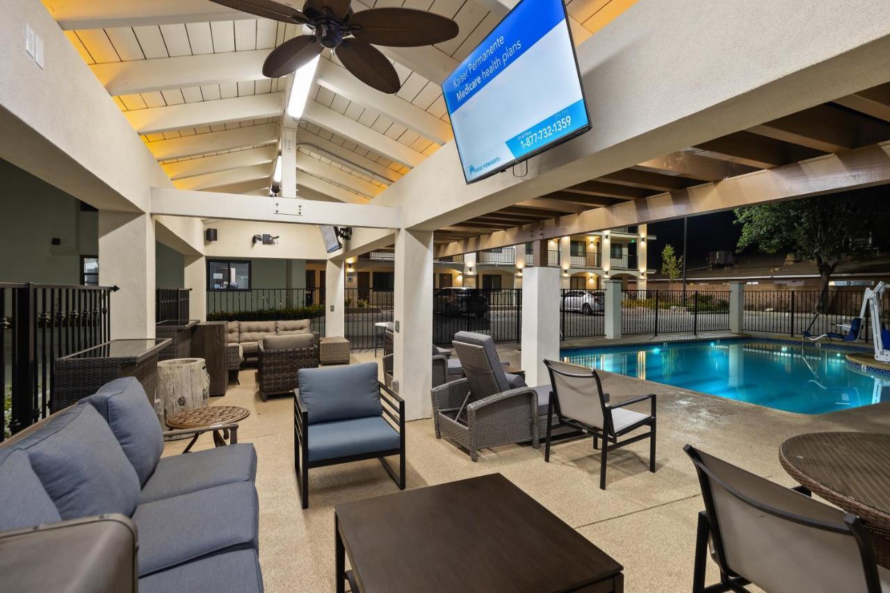 Huntington Hotel *